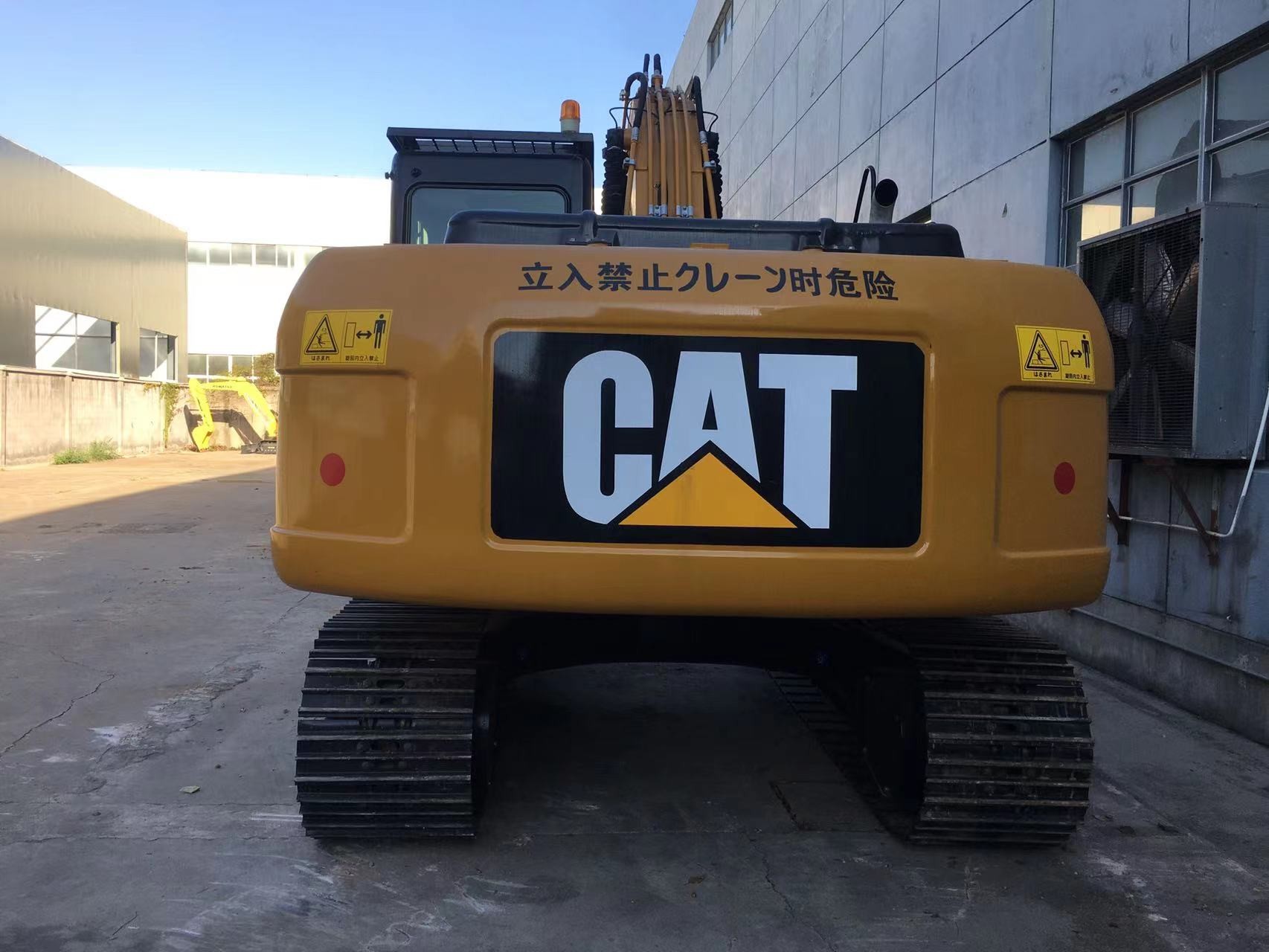 Caterpillar 320D2 Used Excavator With Original Color Mechanical Transmission