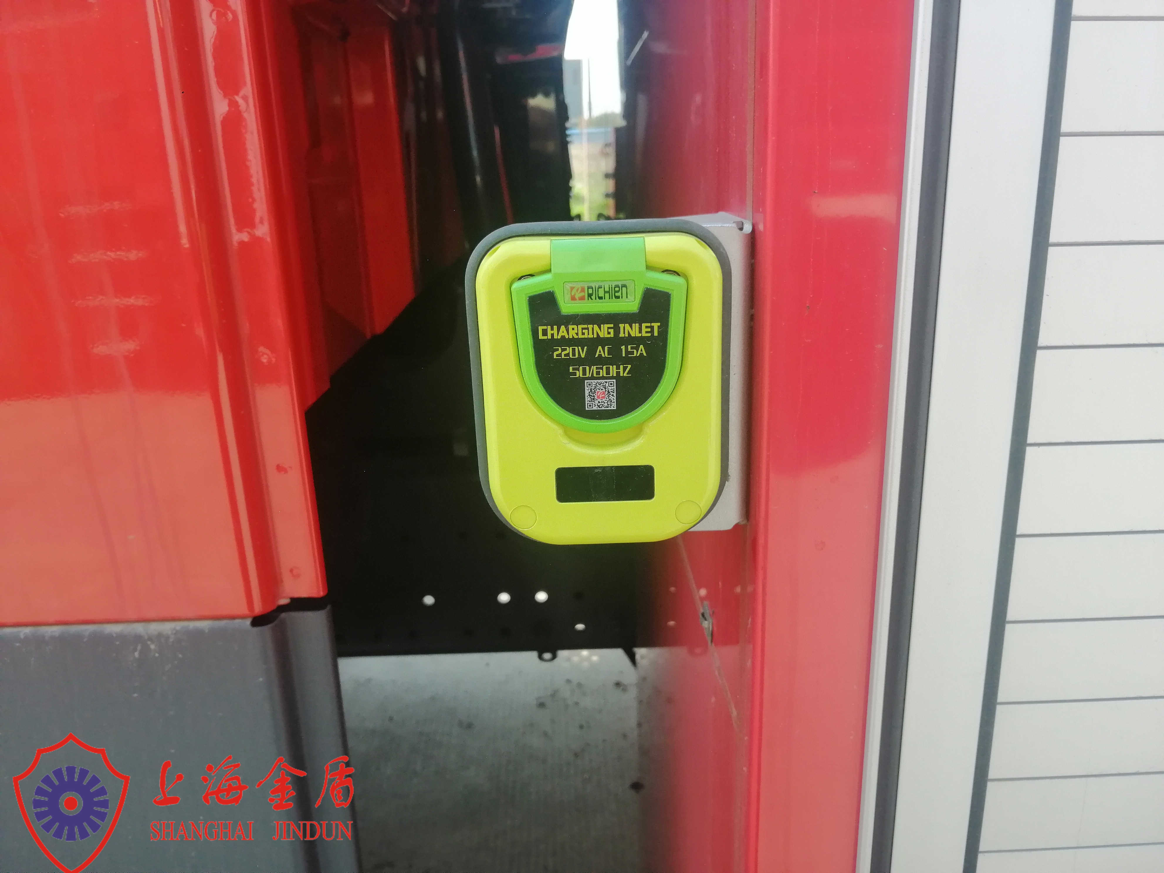 4x2 Drive 139kw Power Emergency Rescue Vehicle with 12m Lifting Light Tower