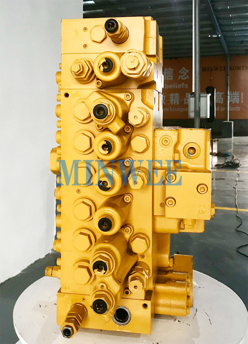 Original excavator hydraulic control valve Genuine PC200-7 control valve 723-46-20402 7234620402 main distribution valv