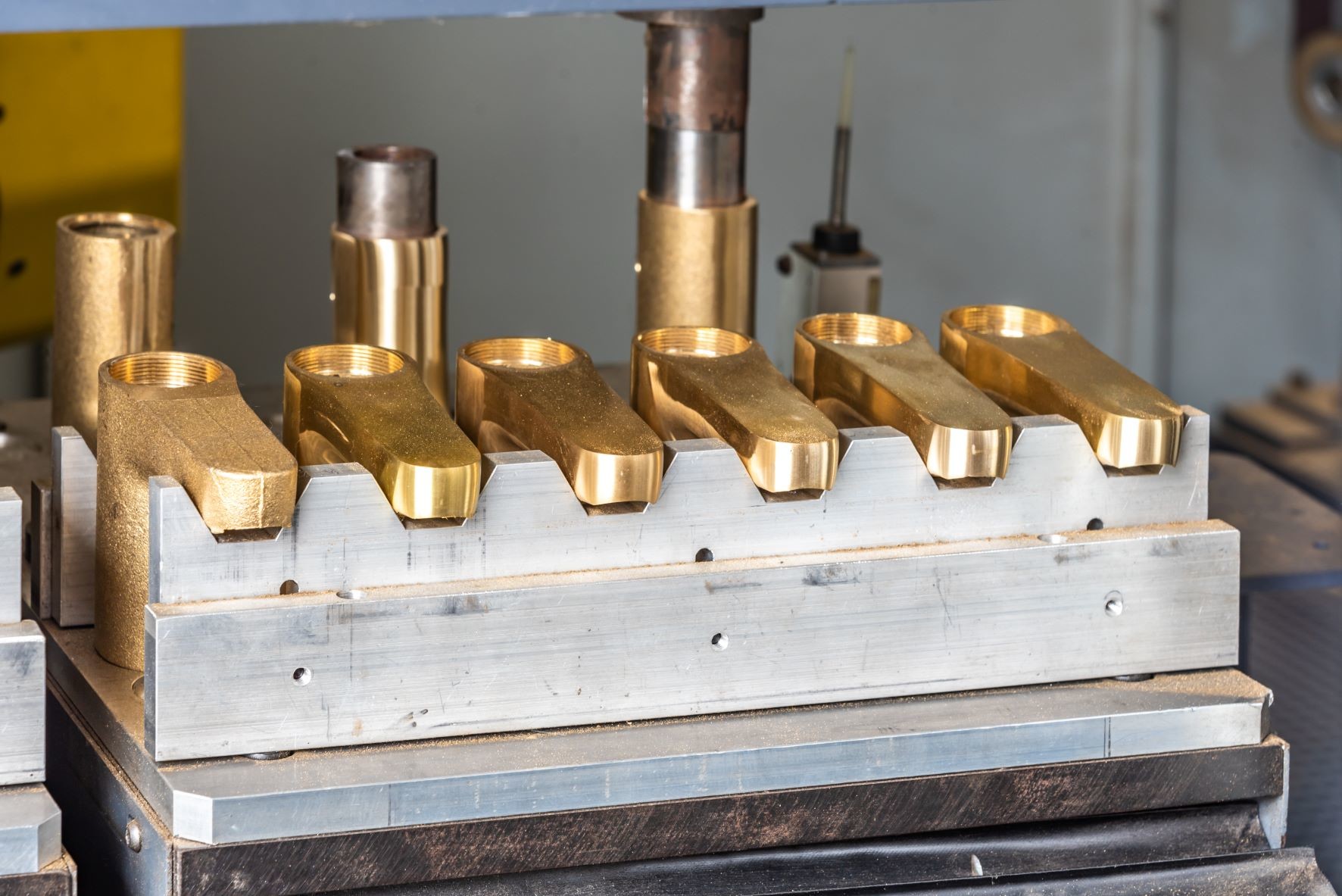 11KW Metal Robot Polishing Machine With FUNAC Arm