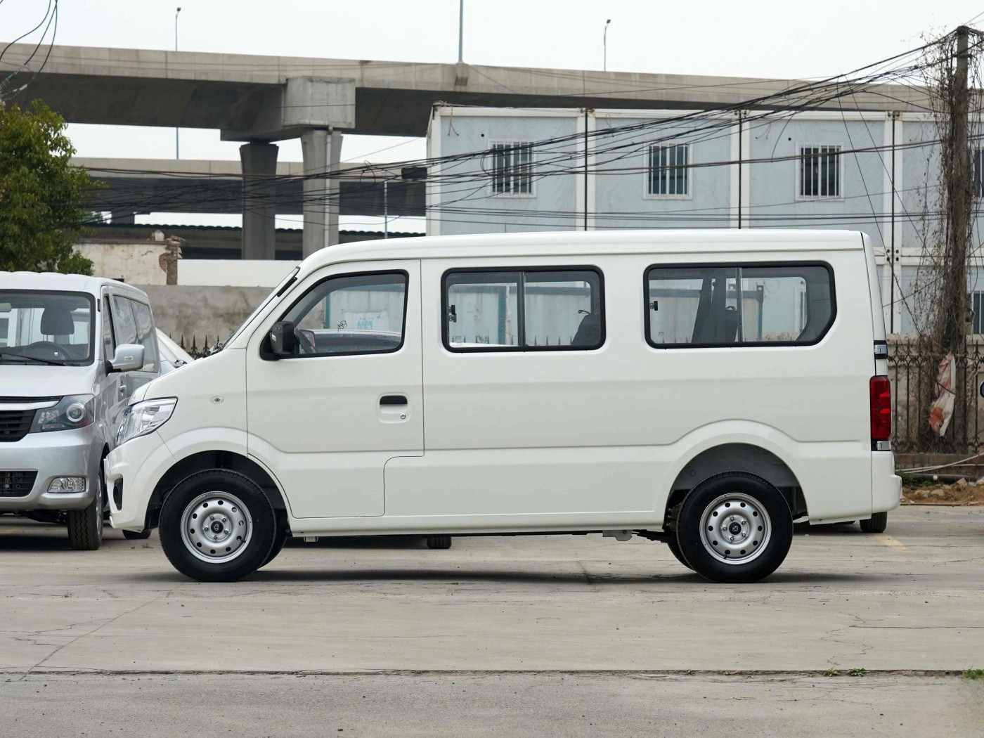 New Energy Vehicles LHD Van 2 Seats Battery Life 245km Changan Star 9 Ev Car 245km NEDC Available
