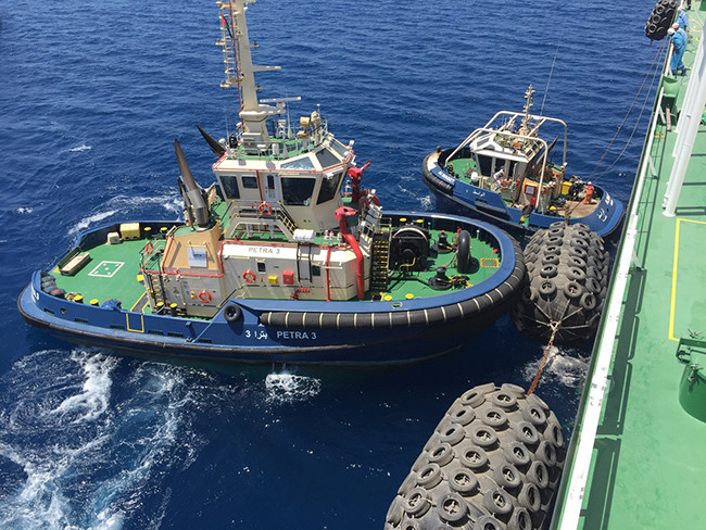 Marine Vessel Ship 50kPa Pneumatic Rubber Fender With Tires And Chains Protect Dock Ship