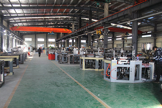 Three Phase Semi Automatic Blow Molding Machine For PET Plastic Bottles Production