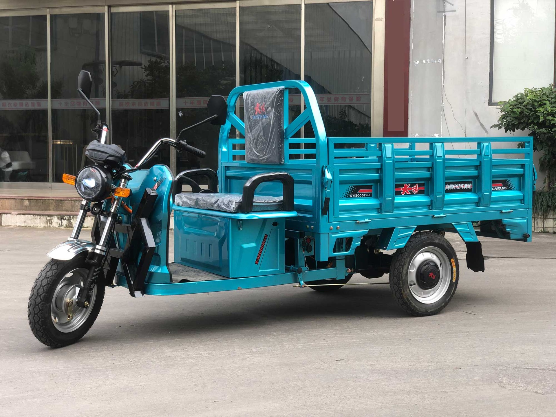 DY-160 Upgrade Heavy Duty Three Wheel Electric Cargo Tricycles for Farm 1.5m Cargo Box