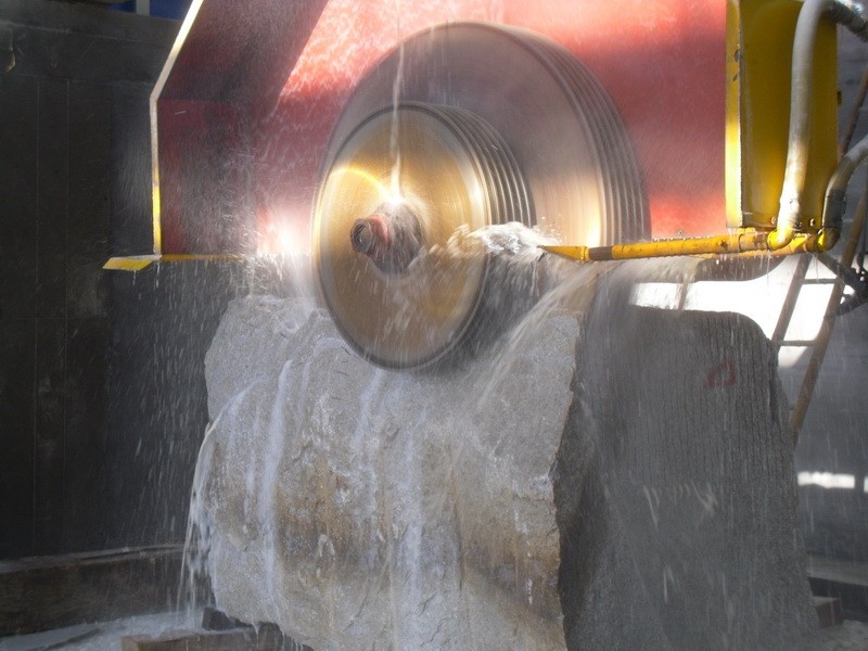 High Precision Block Bridge Cutting Machine for 15m3/H Water Consumption and Safety System