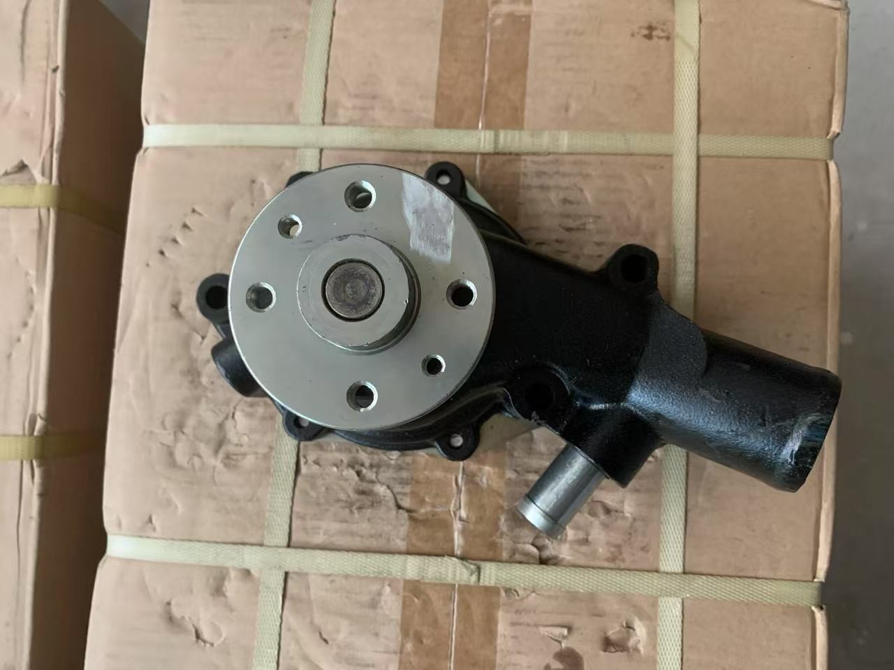4HK1 New Water Pump For ISUZU Engine Spare Part