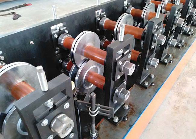 Baffle Ceiling Channel Roll Forming Machine Servo With Servo Tracking Cutting