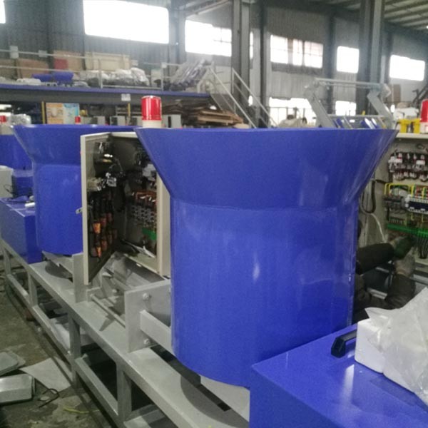 Romania Automatic Hot Pressing 90x90 mm Pallet Block Machine