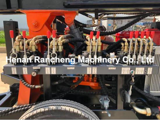 150m Drill Depth Borehole Water Well Drilling Rig Machine 32HP 100 - 219mm Diameter