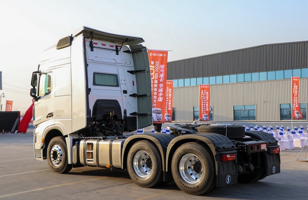 Left Steering 6500*2500*3200 Units Container Head More Than 400hp Flatbed Trailer Shacman Tractor Truck