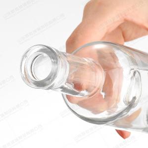 China Base Material Glass Empty Liquor Spirits Glass Whiskey Bottles 500ml Wine Glass Bottle on sale