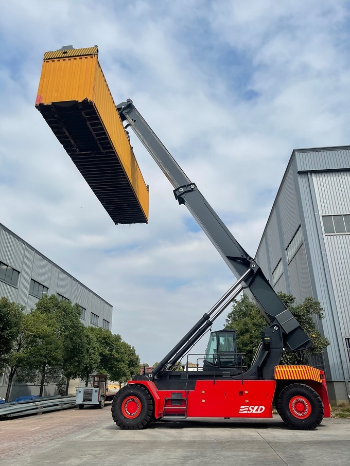 45000kg Container Reach Stacker With CUMMINS QSM11-330 Engine 0