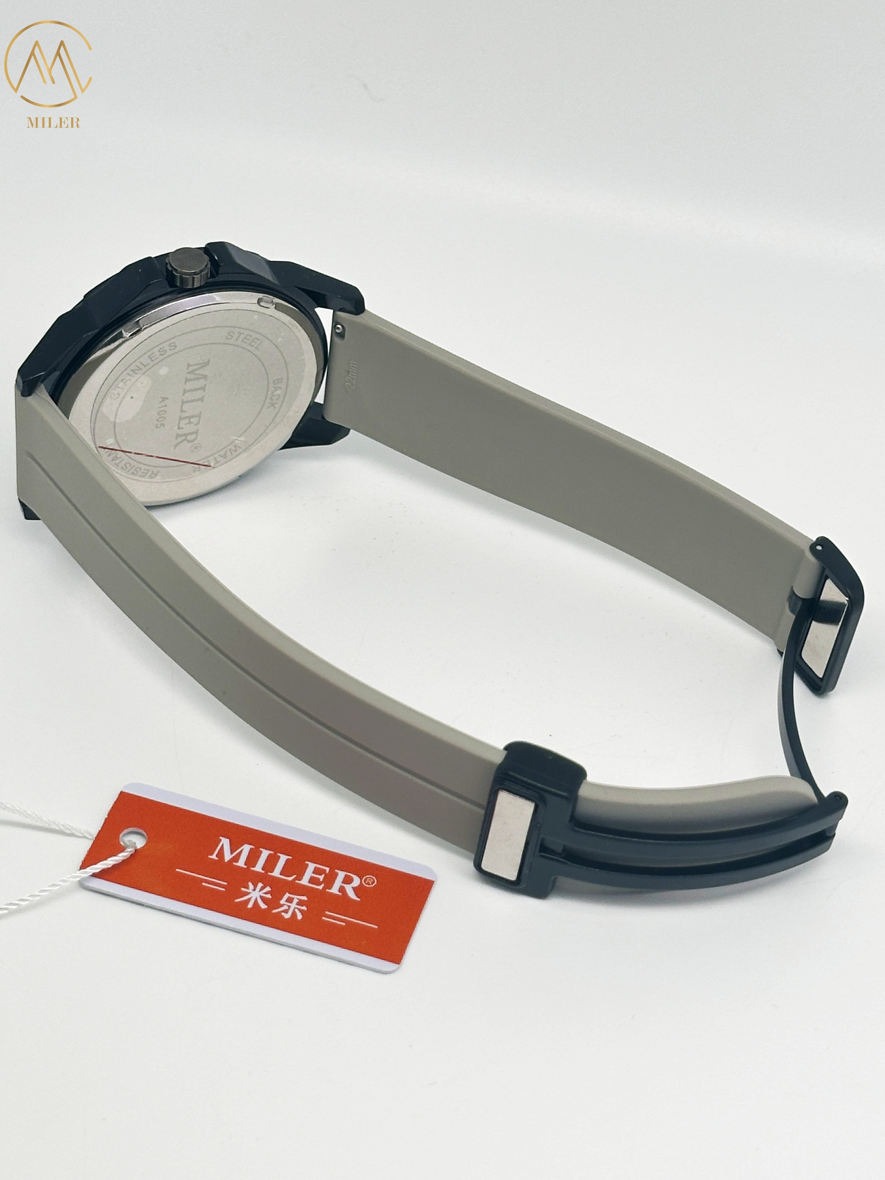 Sport Quartz Watch Silicone Strap With Date Alloy Case Wristwatch Gift