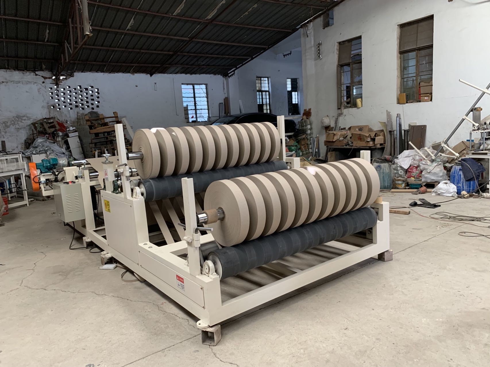 Roll Kraft Paper Slitting Machine Custom Size 100-140m/Min jumbo roll slitter rewinder