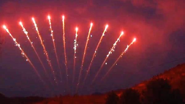 1.3g Festival Single Row Fireworks Salute Pyrotechnics 10 Shots Chinese