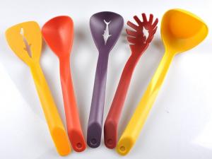 Wholesale High quality 5-piece nylon kitchenware utensils set magnetic kitchenware set with unique design from china suppliers