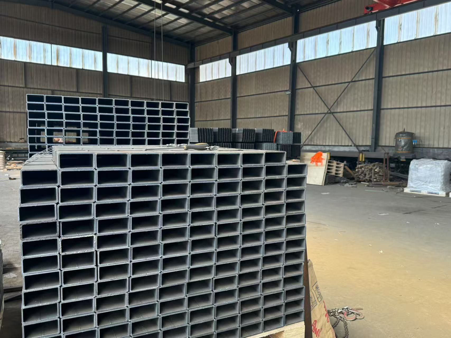 Galvanized Rectangular Steel Tubing Anti Corrosion Rectangular Hollow Tube For Construction