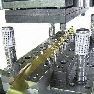 Tolerance Ra 0.005 Metal Stamping Parts 3-Plate Die OEM / ODM service/metal