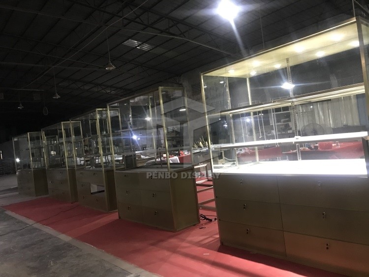 1050*550mm Countertop Jewellery Display Cabinet Glass 1000mm High Gold Electroplate OEM