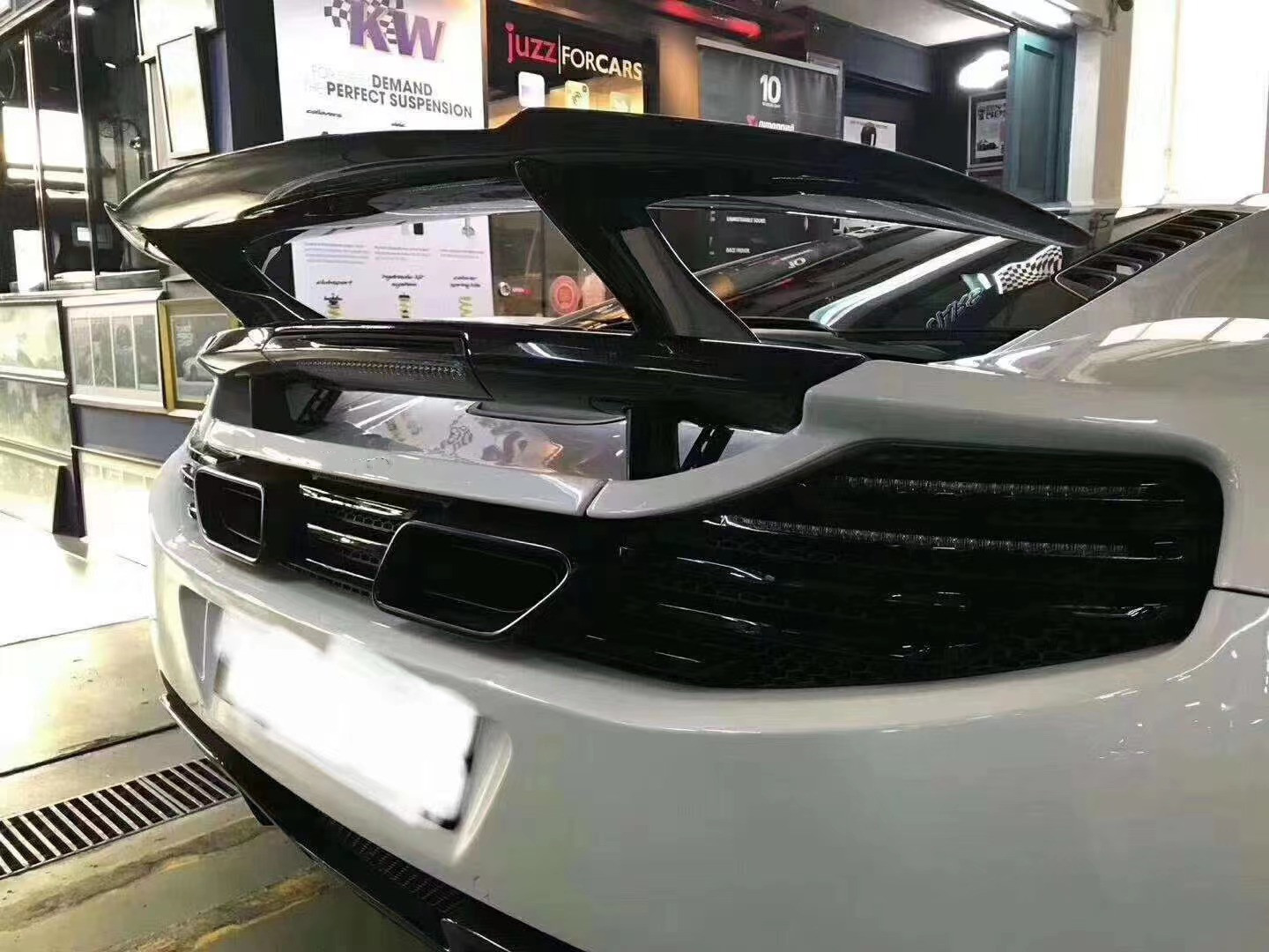 High Quality Carbon Fiber Carbon Fiber Body Kit for McLaren MP4-12C Mp4-12c Carbon Fiber Front Shovel Rear Diffuser Side Skirt