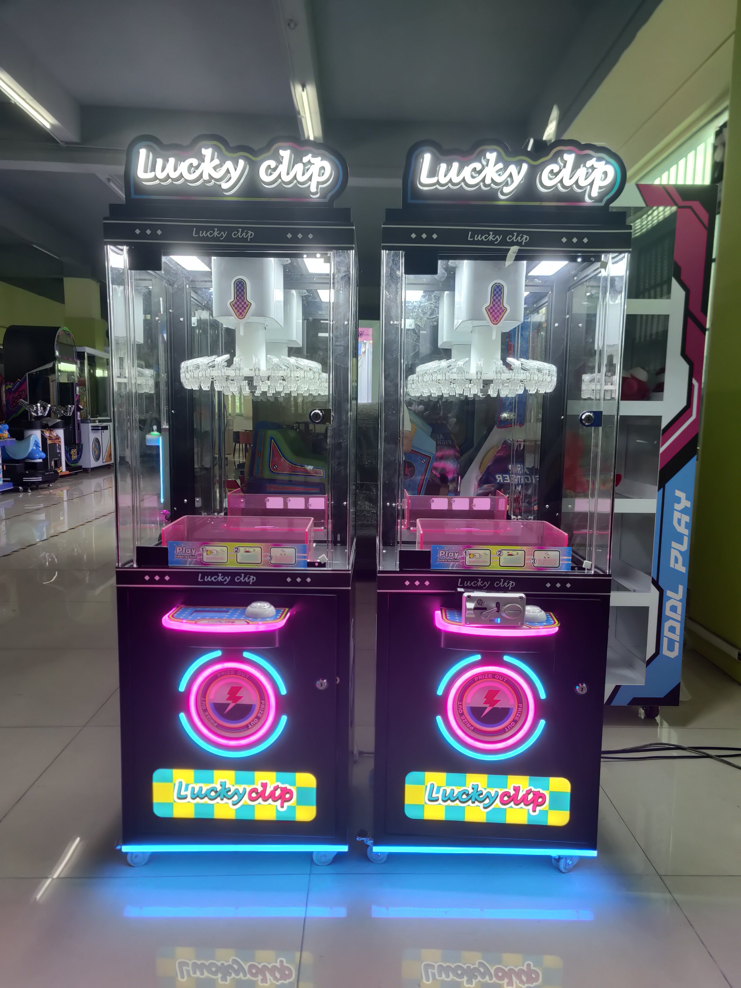 Brazil popular arcade mini prize 24 clips coin operated vending game machine