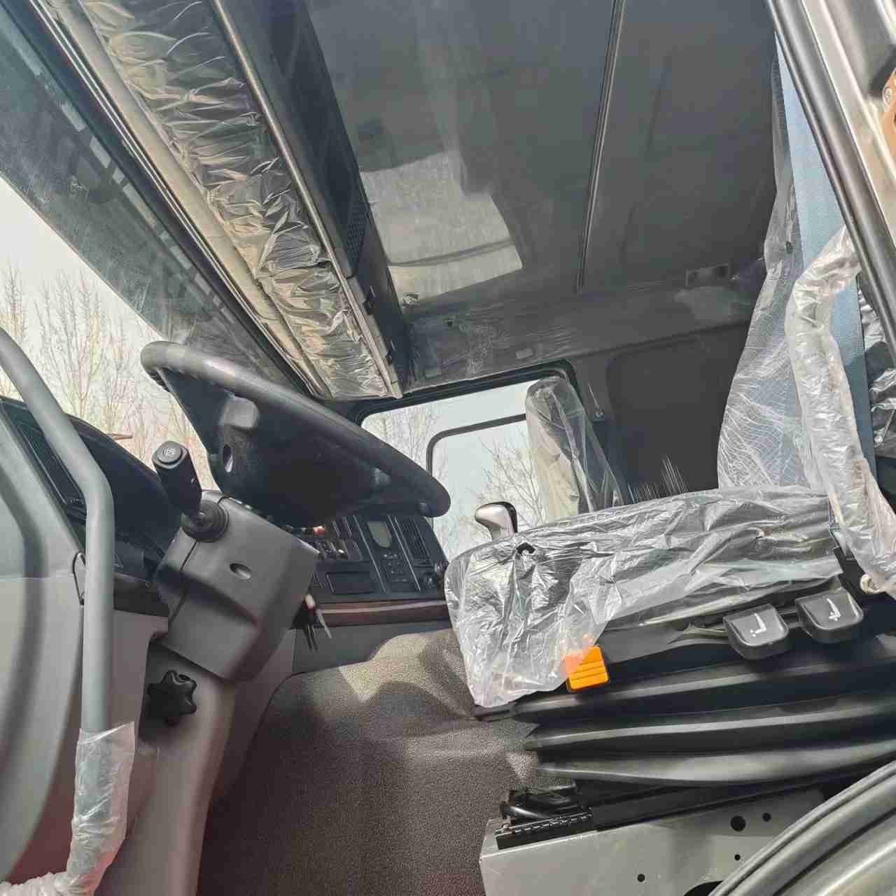 Chinese 9T LDH Used Tractor Trailer Sinotruk Howo 371 375hp