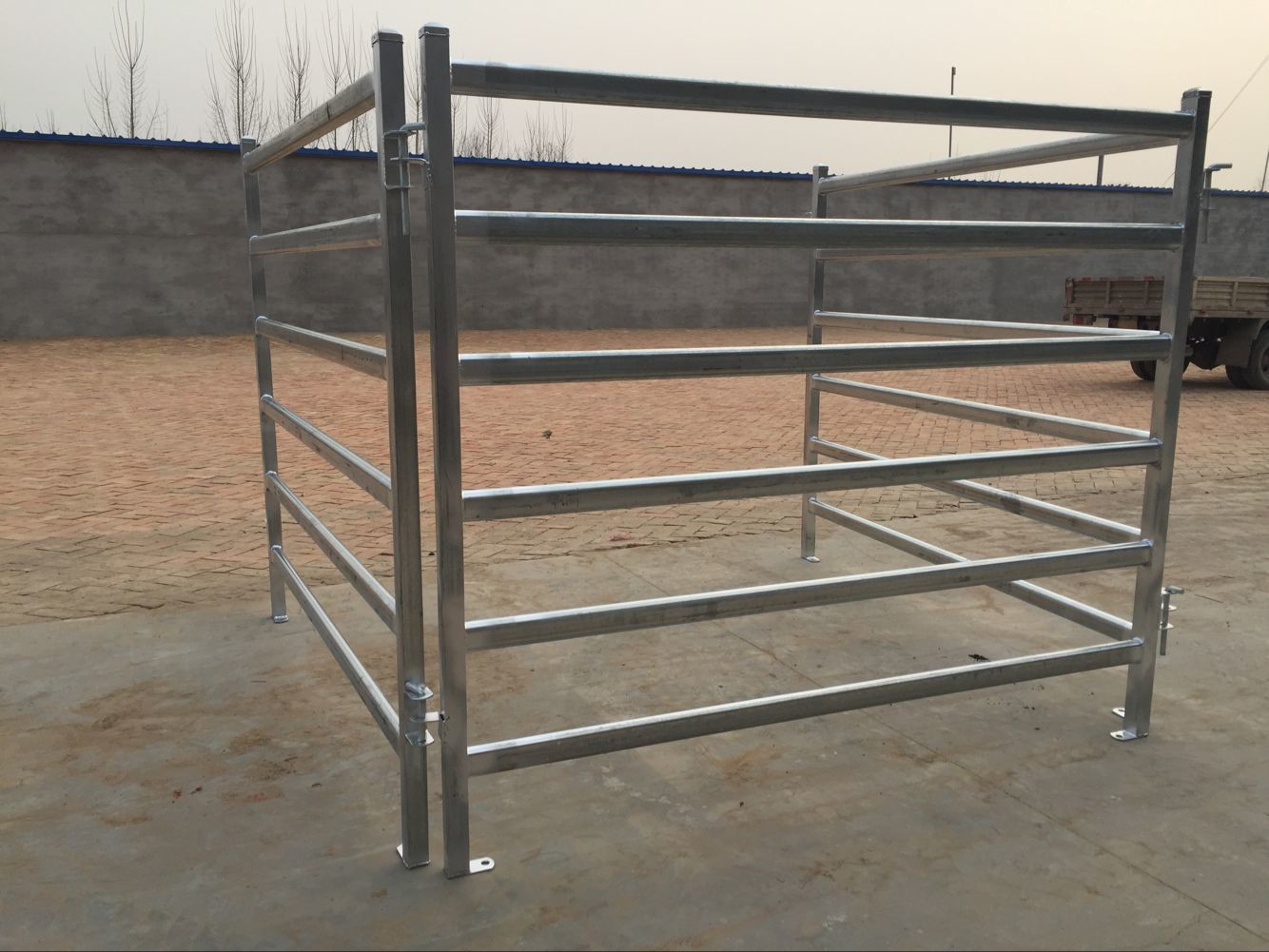 1.8x2.1m Heavy Duty Cattle Panel Australia Standard Galvanized Livestock Yard