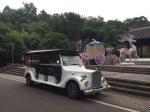 White Vintage Touring Car 48V Motor Glass Reinforced Plastics 8-10 H Charging