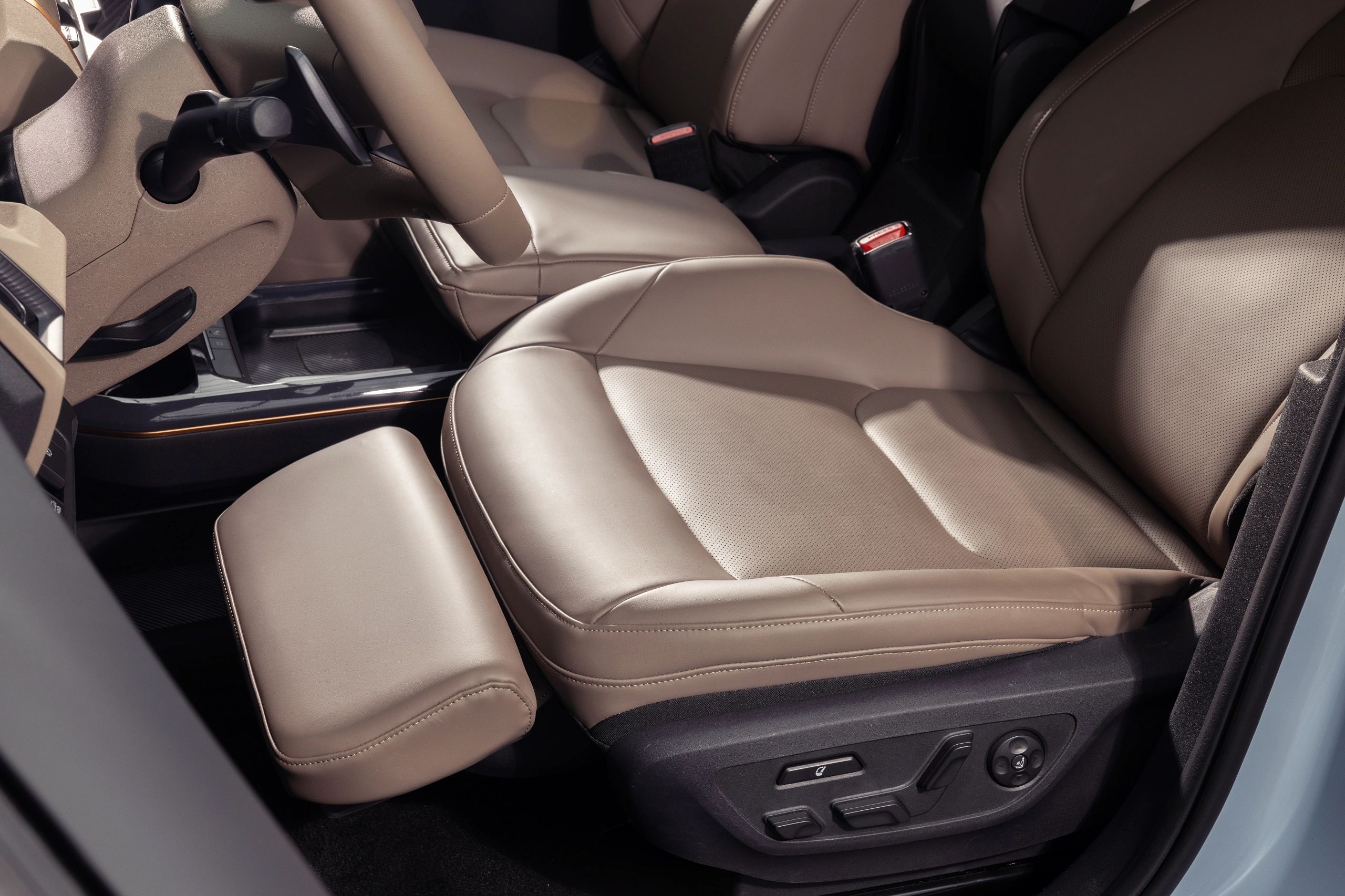 2023 KIA EV5 Left Hand Drive 5 Seat Luxury SUV Electric Car with 700km Long Range and Fast 27min Charging Time