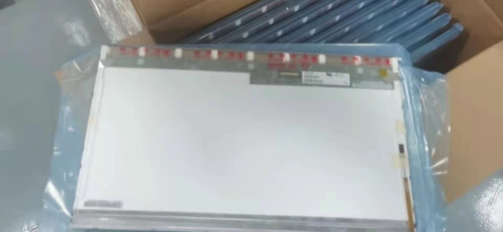 18.4" CPT Laptop Lcd Screen 119PPI 350cd/M2 40 PIN 3.3V CLAA184FP01