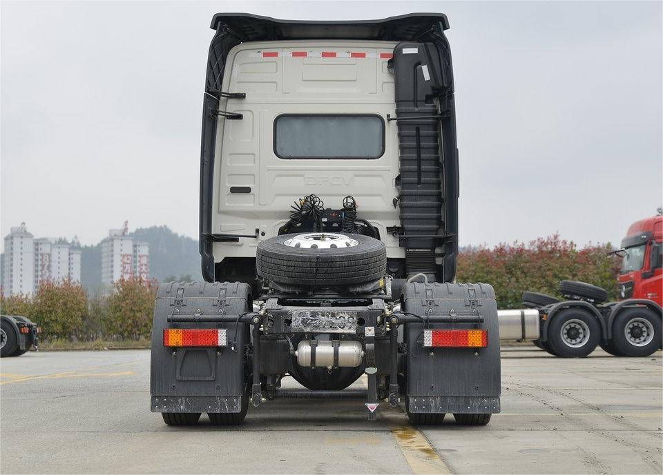 Light Sinotruk Tractor Truck 6*4 4*2 With ACC Cruise Control And Cummins Engine