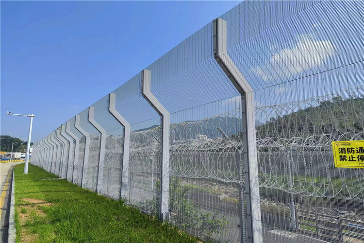 358 Prisons And Secure Hospitals Security Wire Mesh Fence Panels Durable Easily Assembled