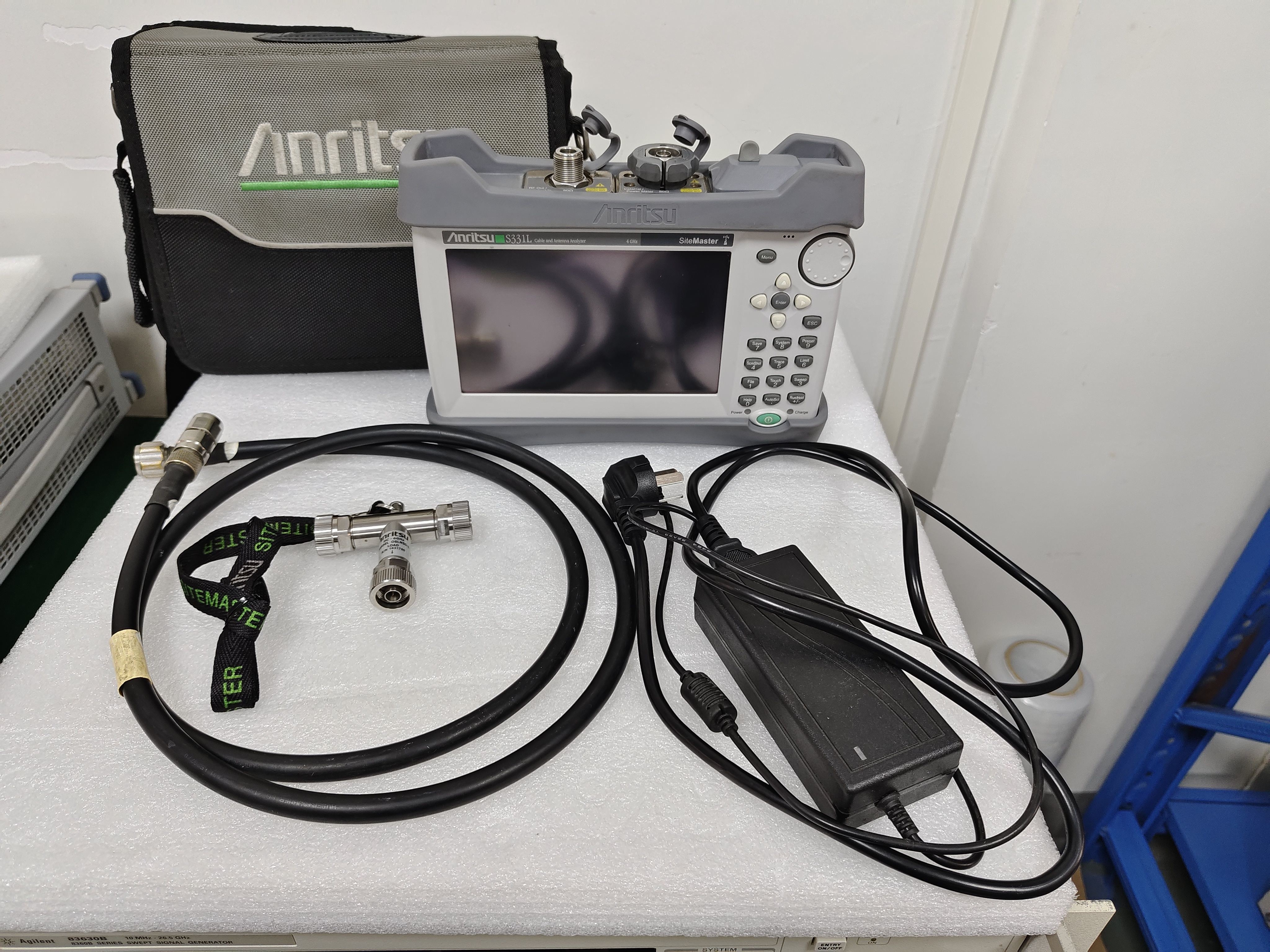 Anritsu S331L Site Master Handheld Cable and Antenna Analyzer Long Battery Operating Time with Signal Spectrum Analyzer
