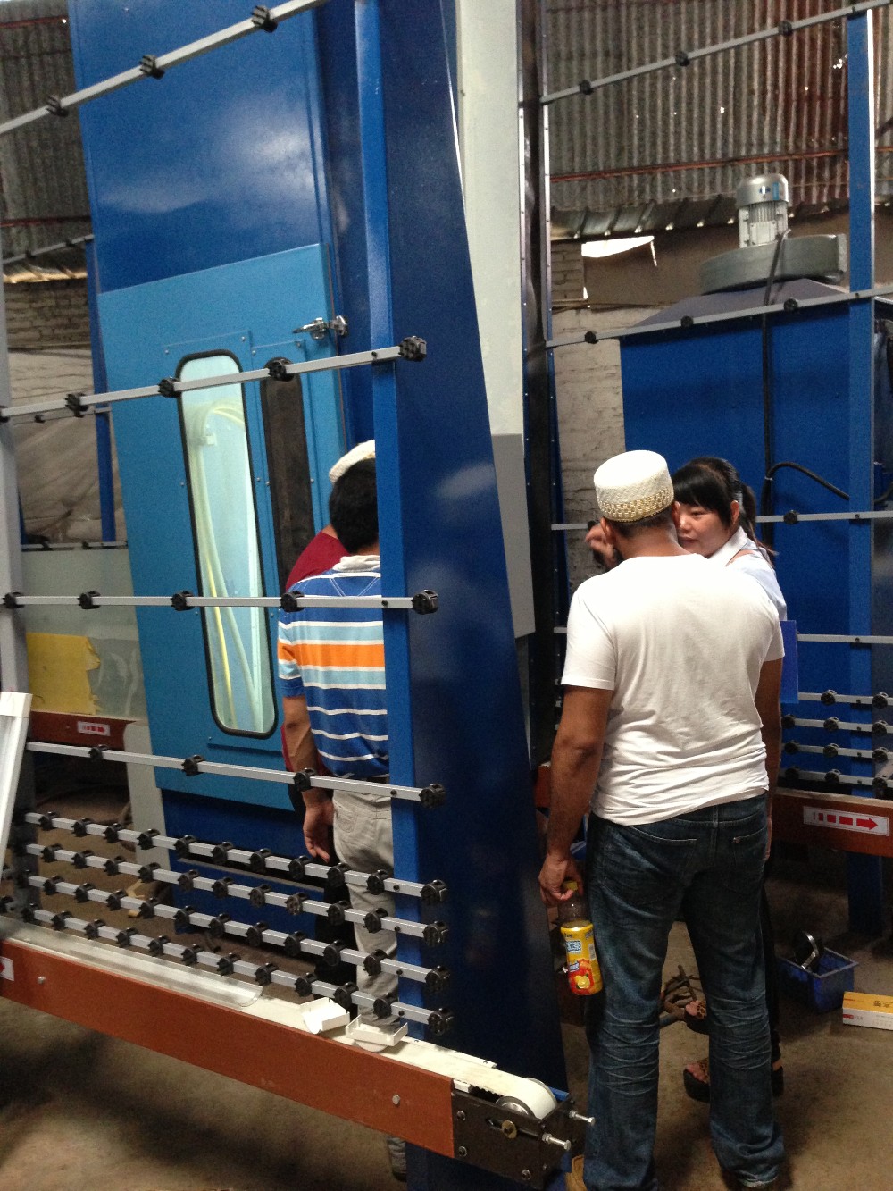 High-end automatic tempering glass sandblasting machine for window