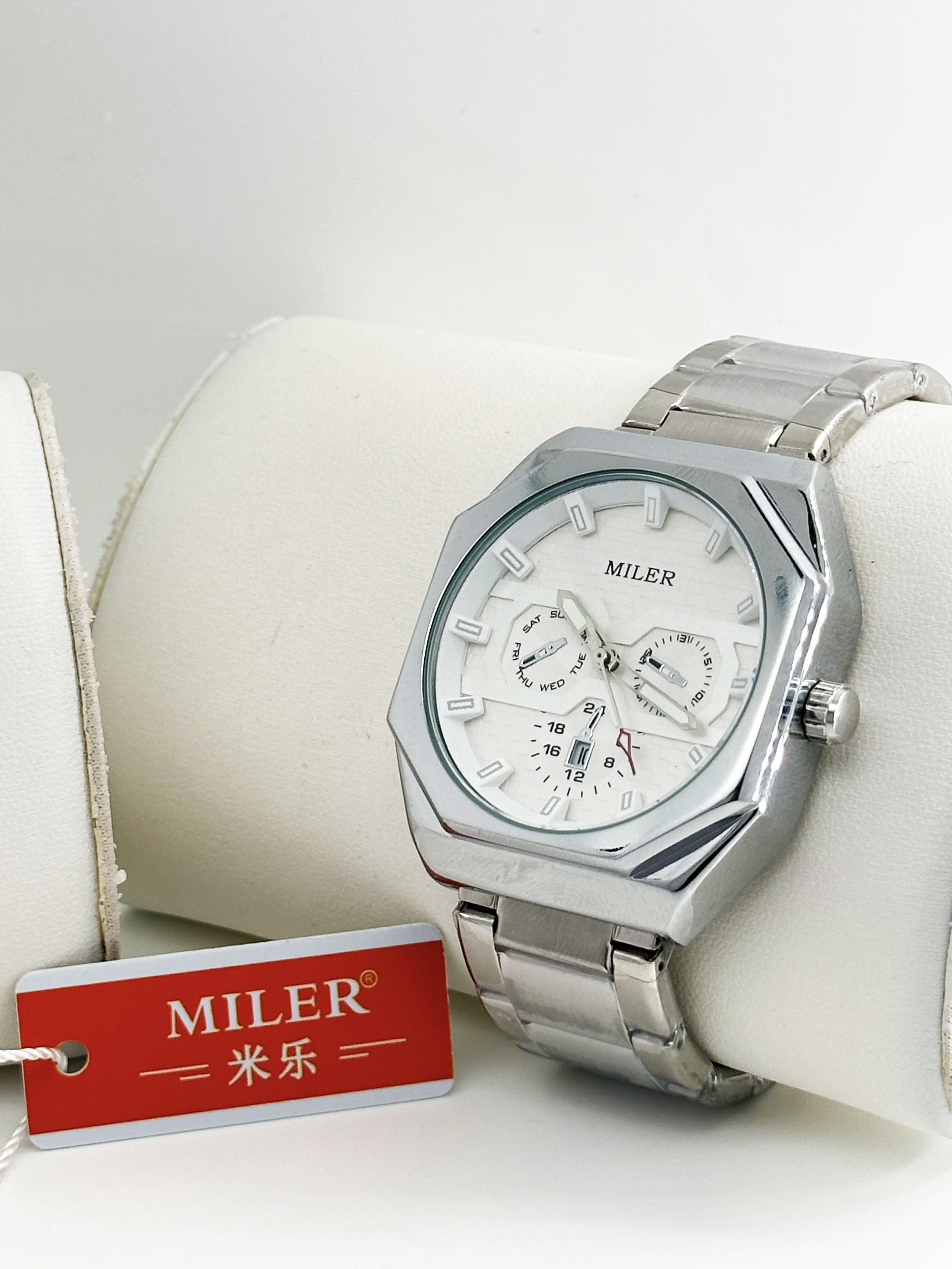 Wholesale Watch Men′s Scale Three Eyes Six Hands Waterproof Quartz Watch