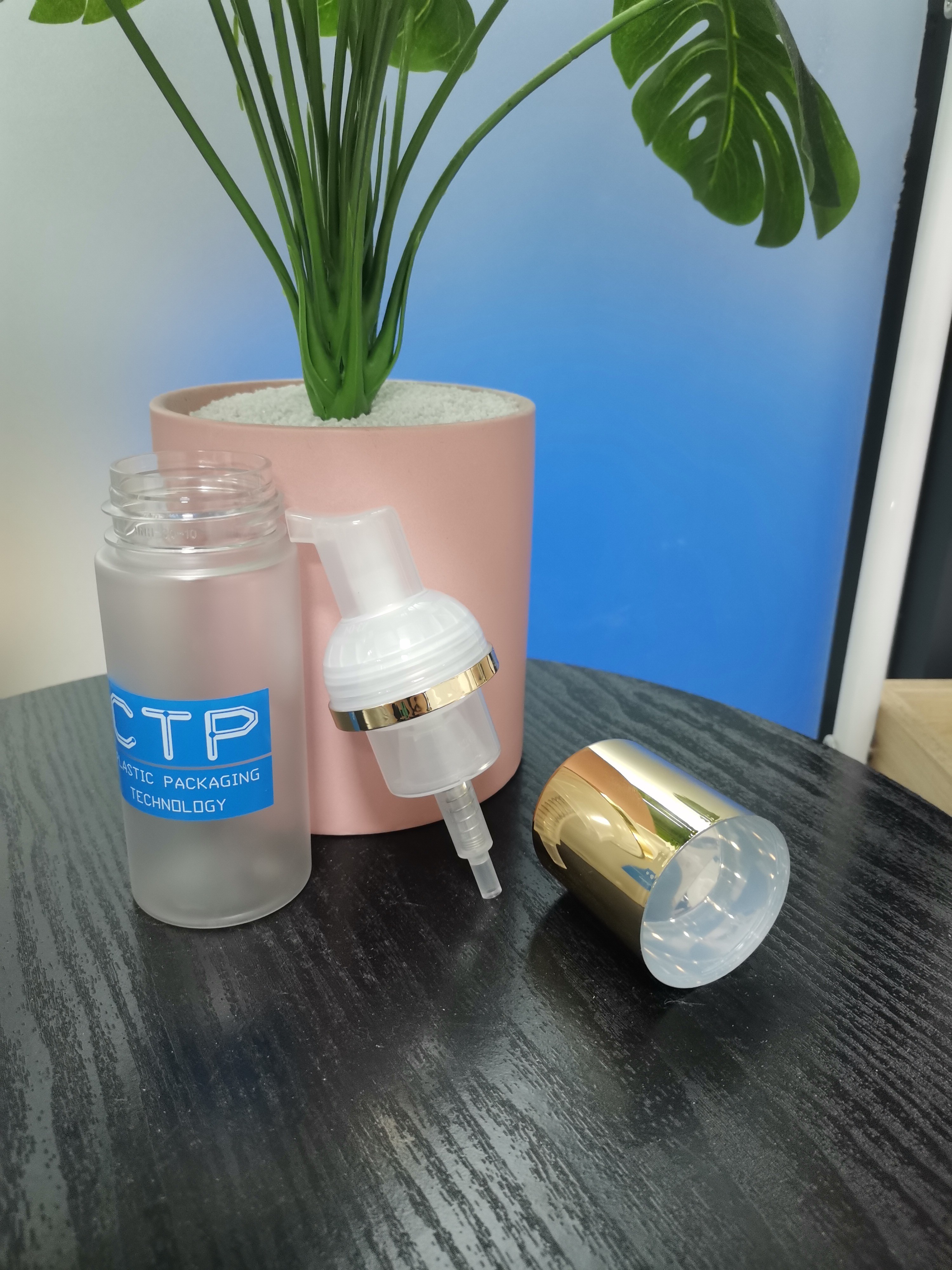Plastic Hand Lotion Pump Dispenser With Non Slip Base White Screw On Closure
