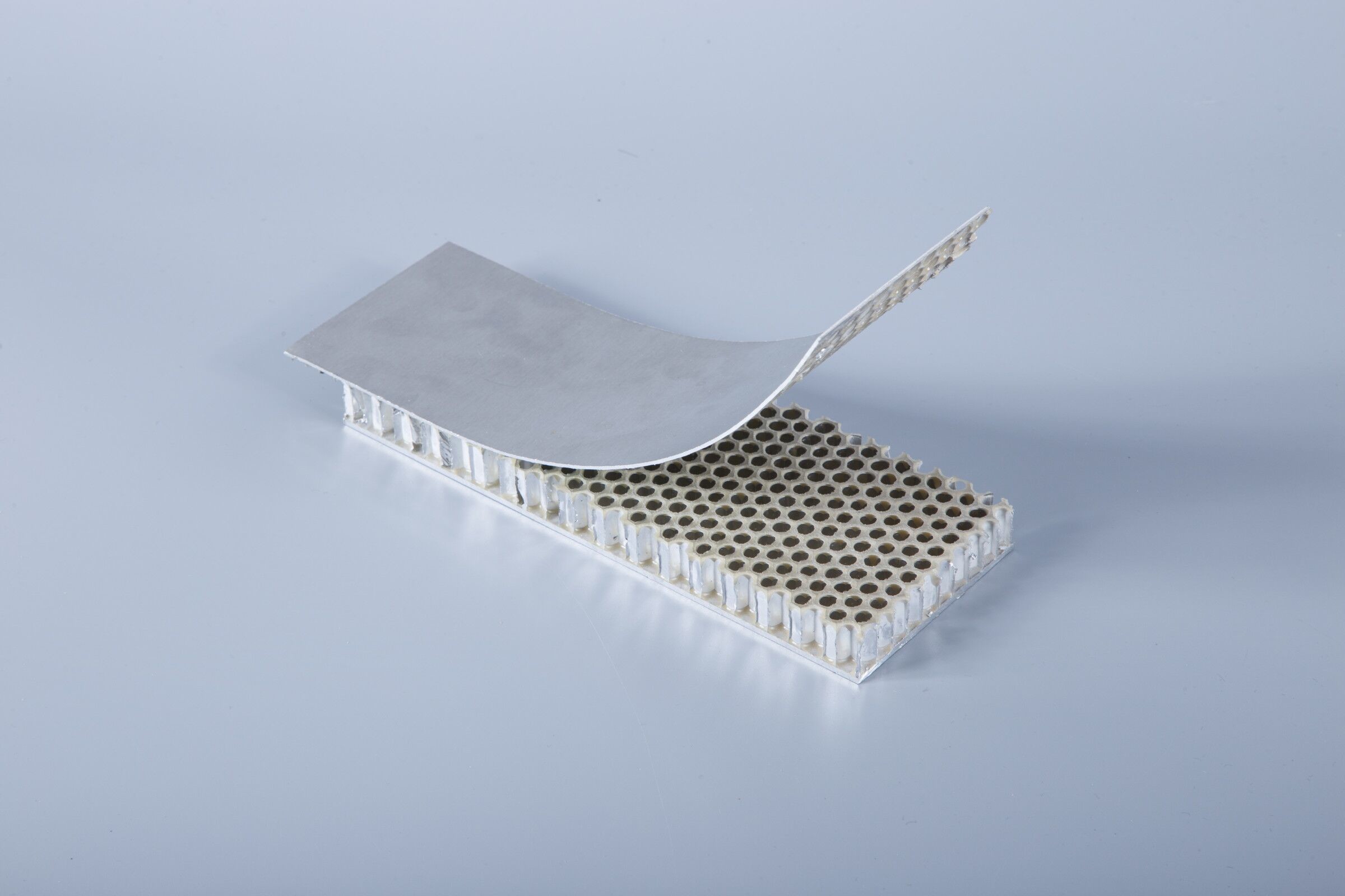 Standard Size 1220*2440mm Aluminum Honeycomb Panels For Buildings