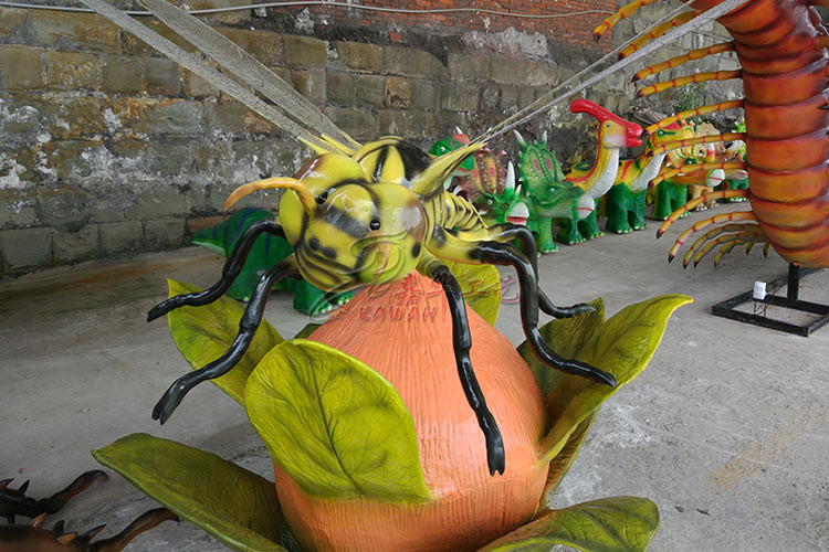 Wind Proof Artificial Sculpture With Animatronic Insects For Long Life Technical Support