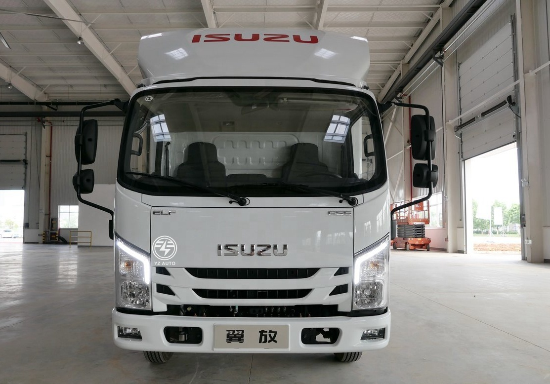Manual Transmission 170HP 4.08m Single Row Van Light Cargo Truck With 160L Oil Tank