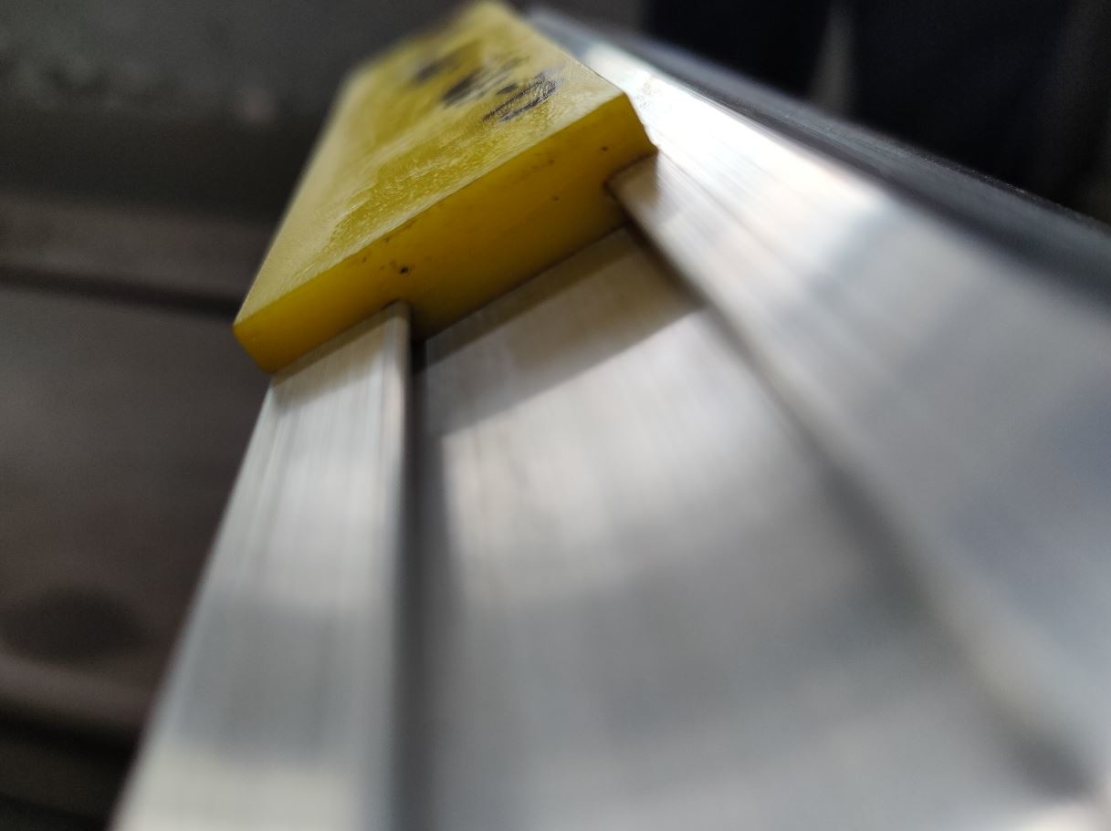 ATLAS EPIROC 6063 ALUMINUM HOLDER PROFILES PATINE PERFIL 3250MM ALUNINIUM EXTRUDED PROFILES