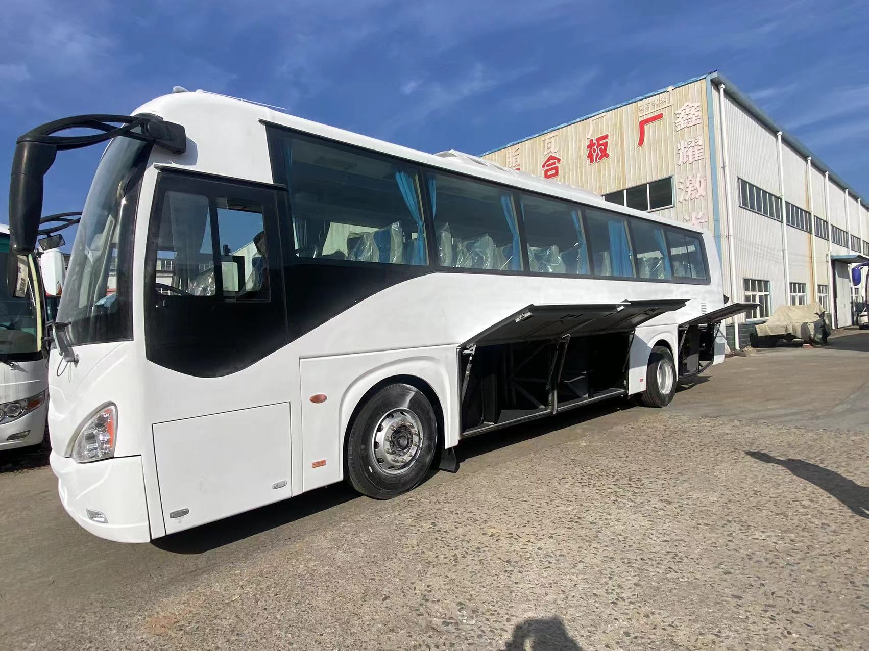 48 1 Seats Left Hand Drive Passenger Bus Euro 3 Emission Standard and Manual Transmission