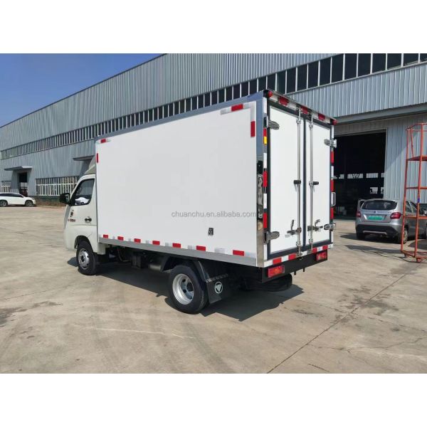 1.5 Ton Refrigerated Van Truck For Meat Refrigeration Transportation