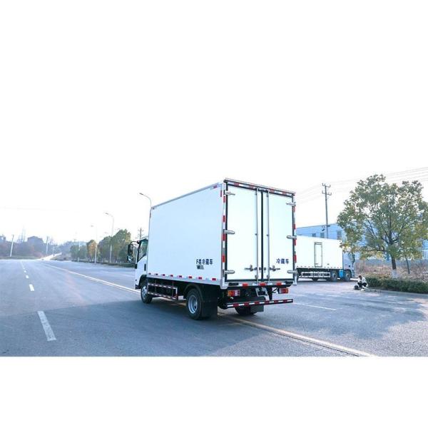 Flexible Body Design Isuzu Kv100 Refrigerated Truck For Chemical Raw Material