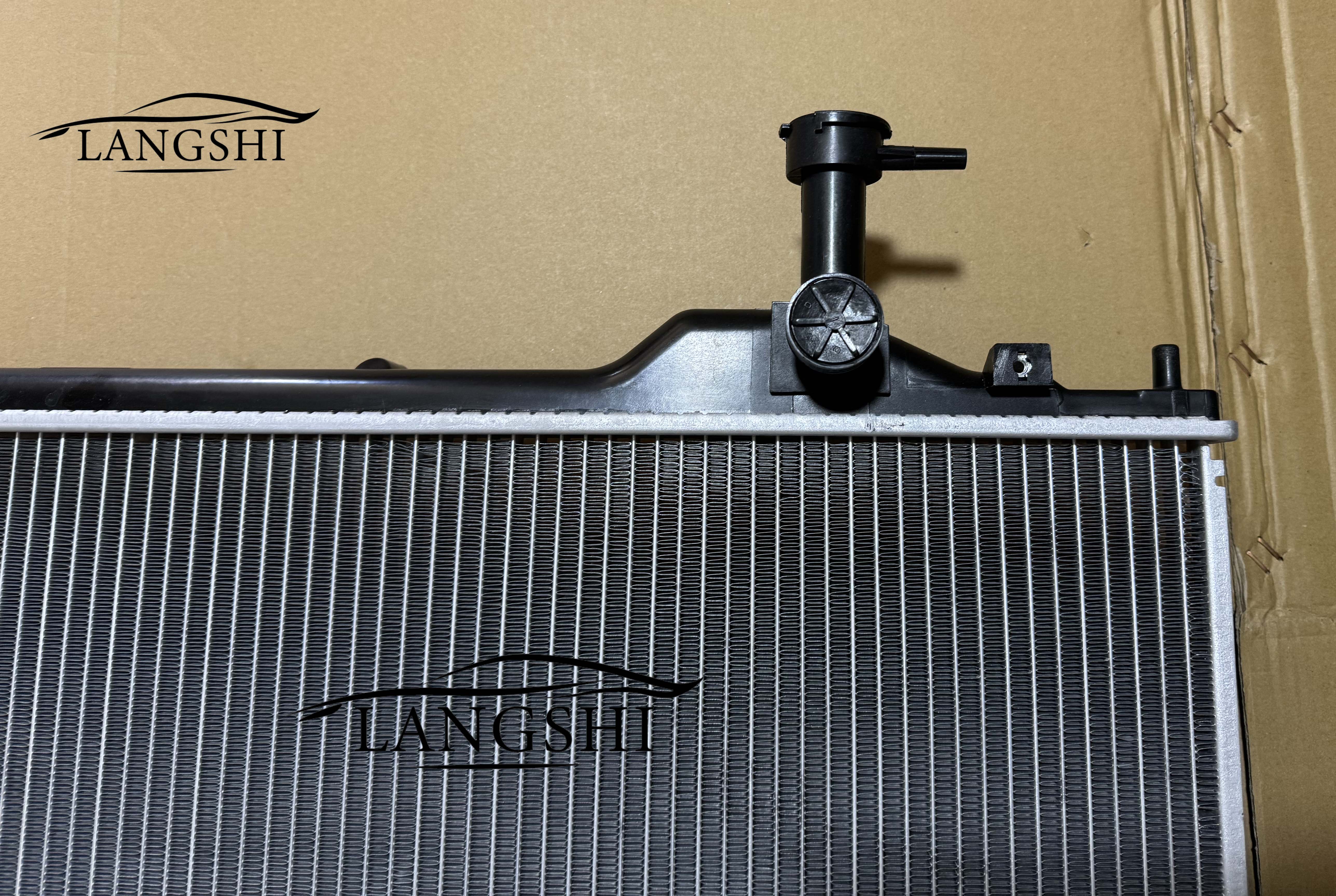 1350A601 MZ691047 Aluminum Radiator for MITSUBISHI OUTLANDER 1350A601 1350A602 1350A825
