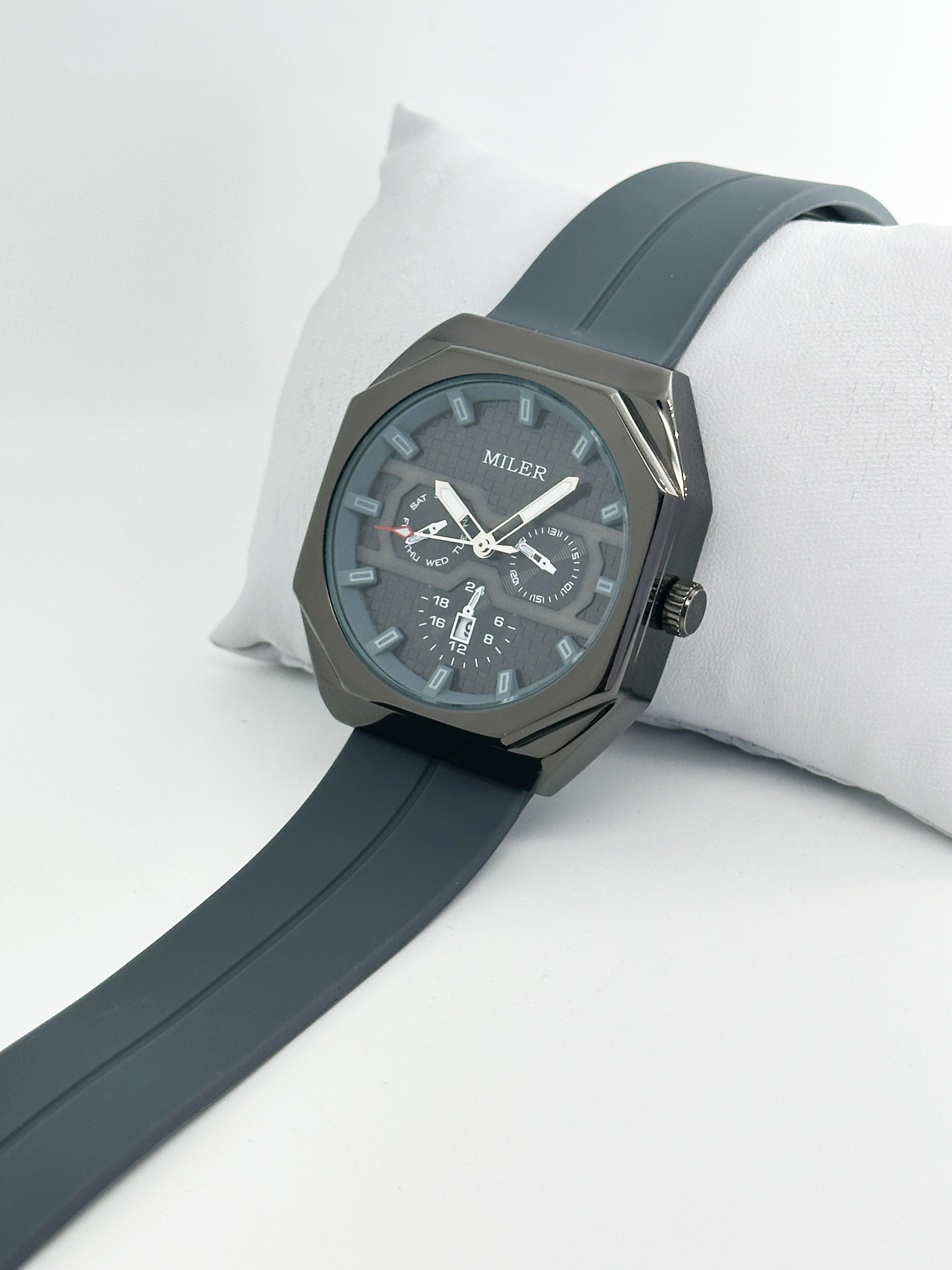 Casual Men's quartz Watches Minimalist Stick Needle Scale Three Eye Six Needle Waterproof men's quartz Watch