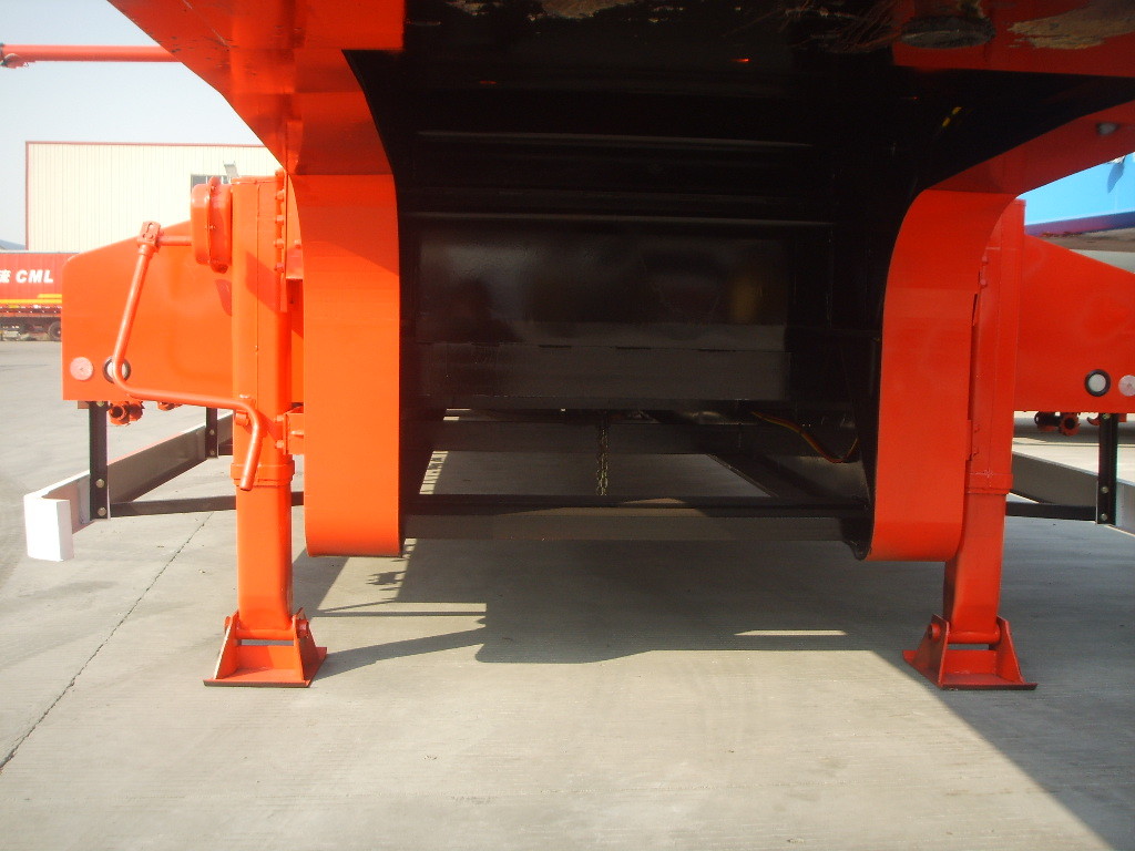 Payload Low Bed Semi Trailer Trucks 40T Optional For Transport Customized