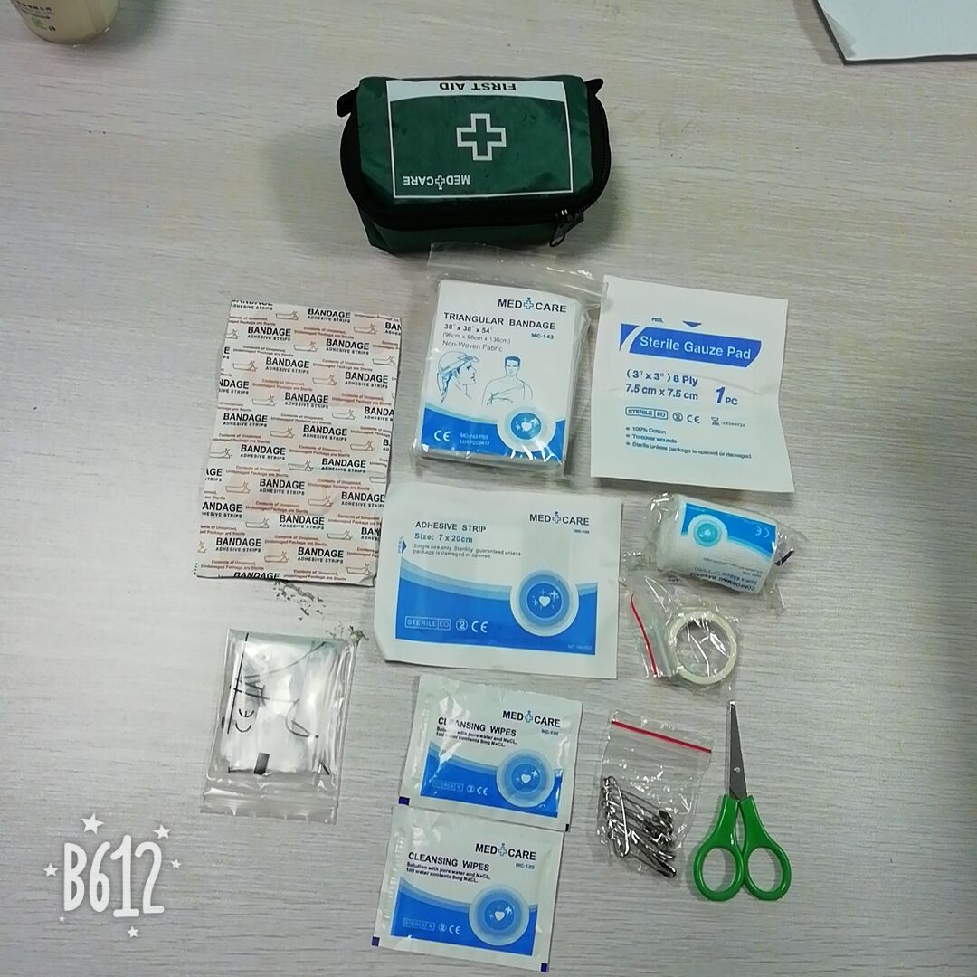 Travel first aid kit emergency aid kit easy carry pocket survival kit