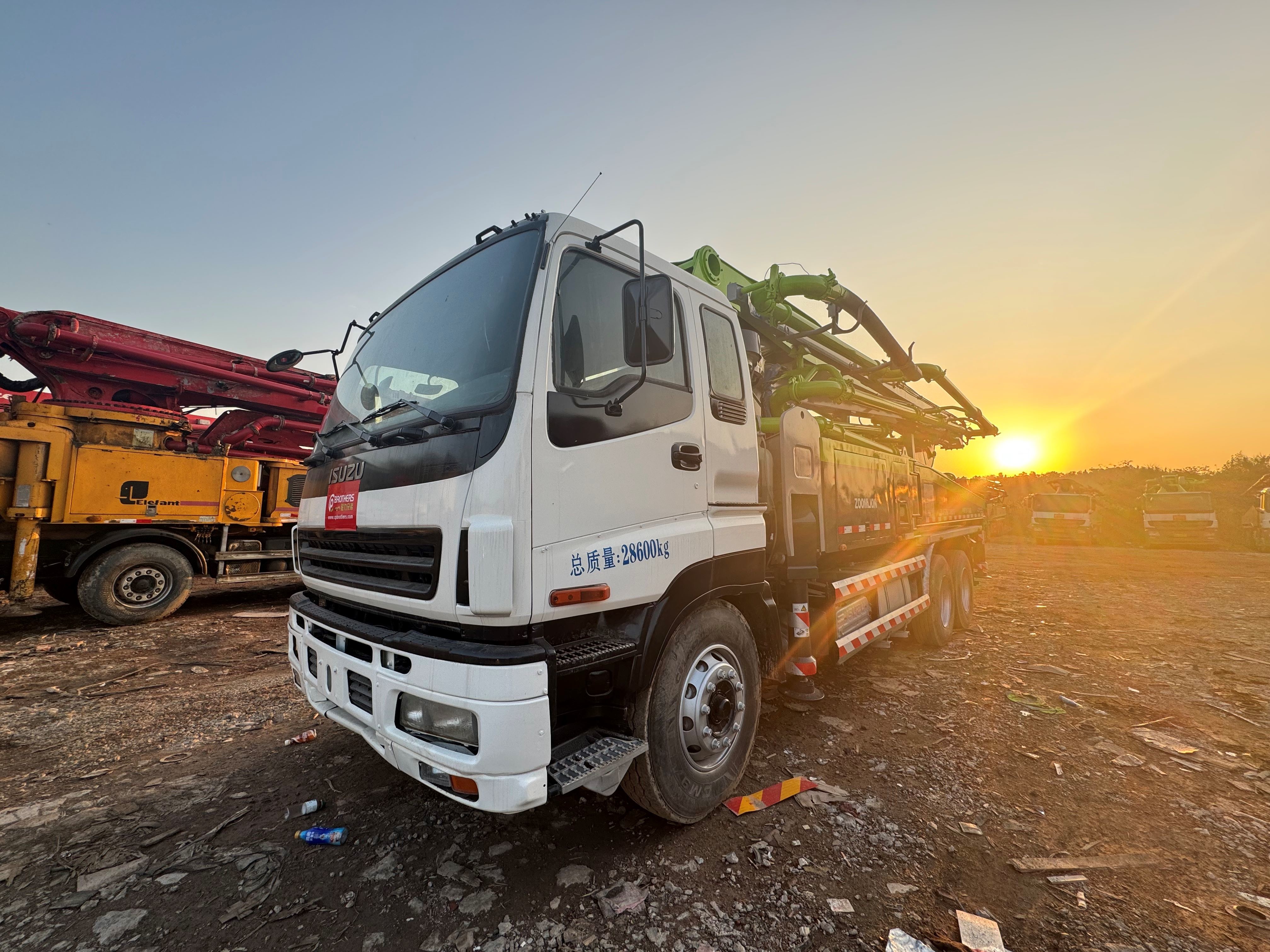 Refurbished 2013 Zoomlion 38 m concrete pump truck to install Isuzu chassis