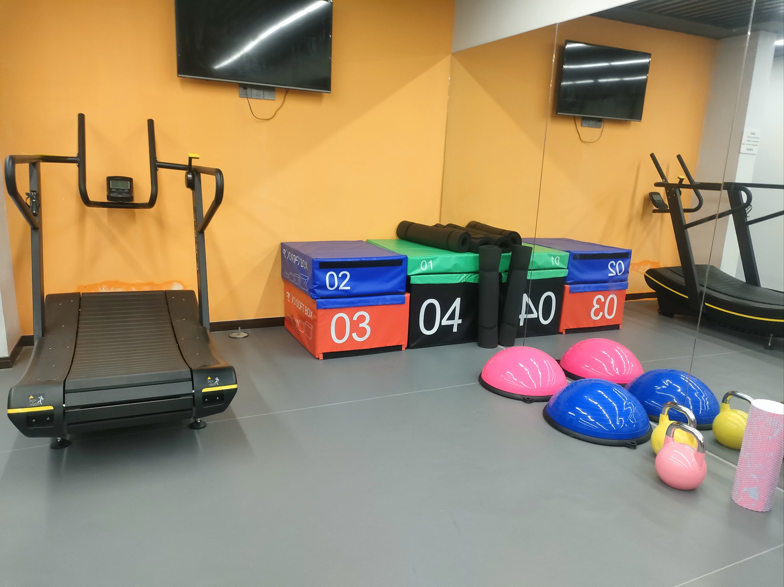 Befreeman Wholesale Gym Equipment Commercial Self Generating Curved Treadmill