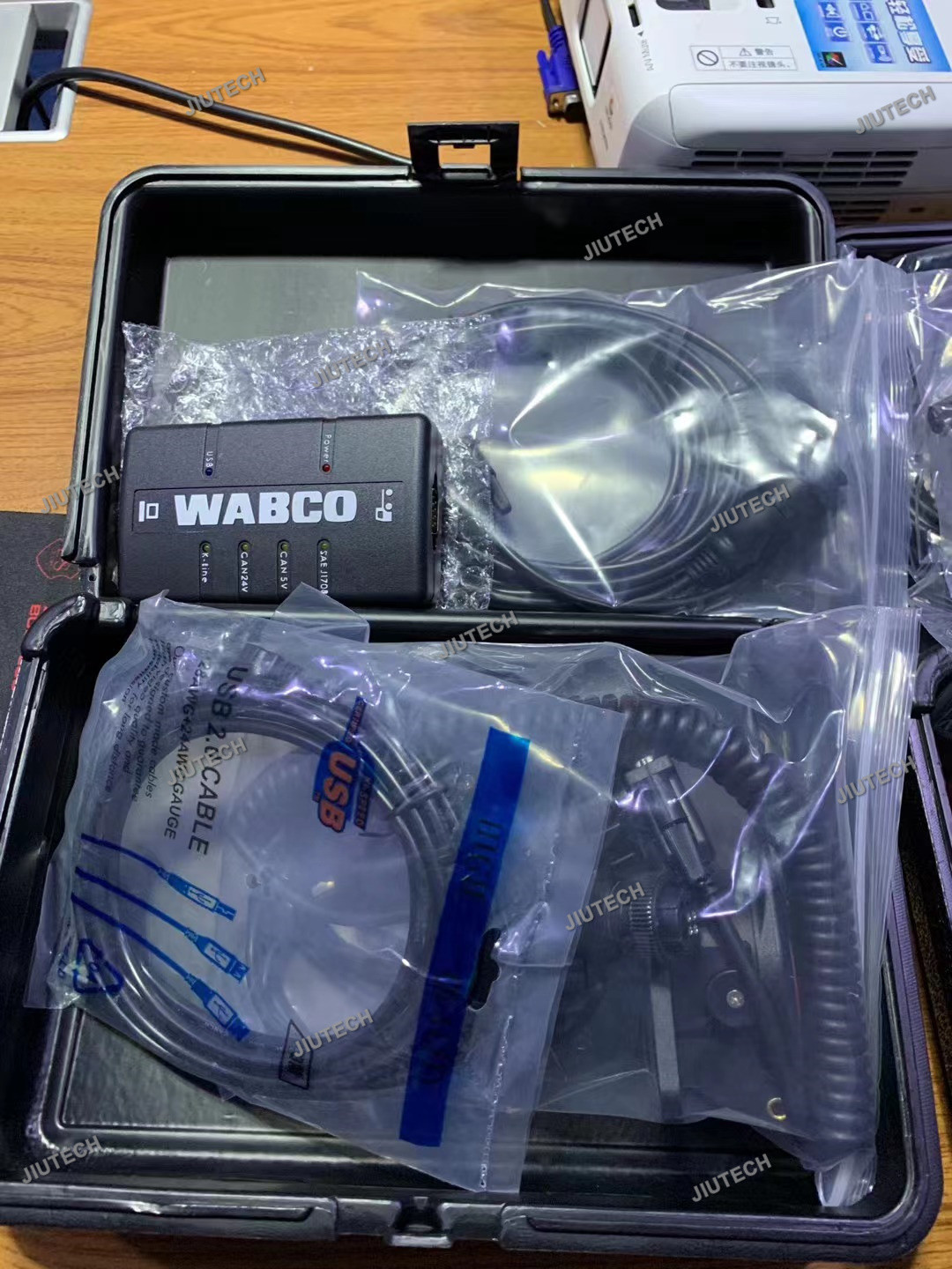 Newest WABCO DIAGNOSTIC KIT (WDI) WABCO Trailer and Truck Diagnostic Interface for Trucks+Xplore tablet